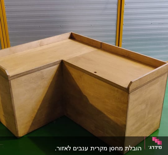 שולחן עץ בצורת ז